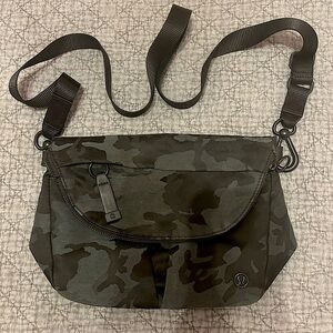 Lululemon Festival Bag Camo Crossbody 5L